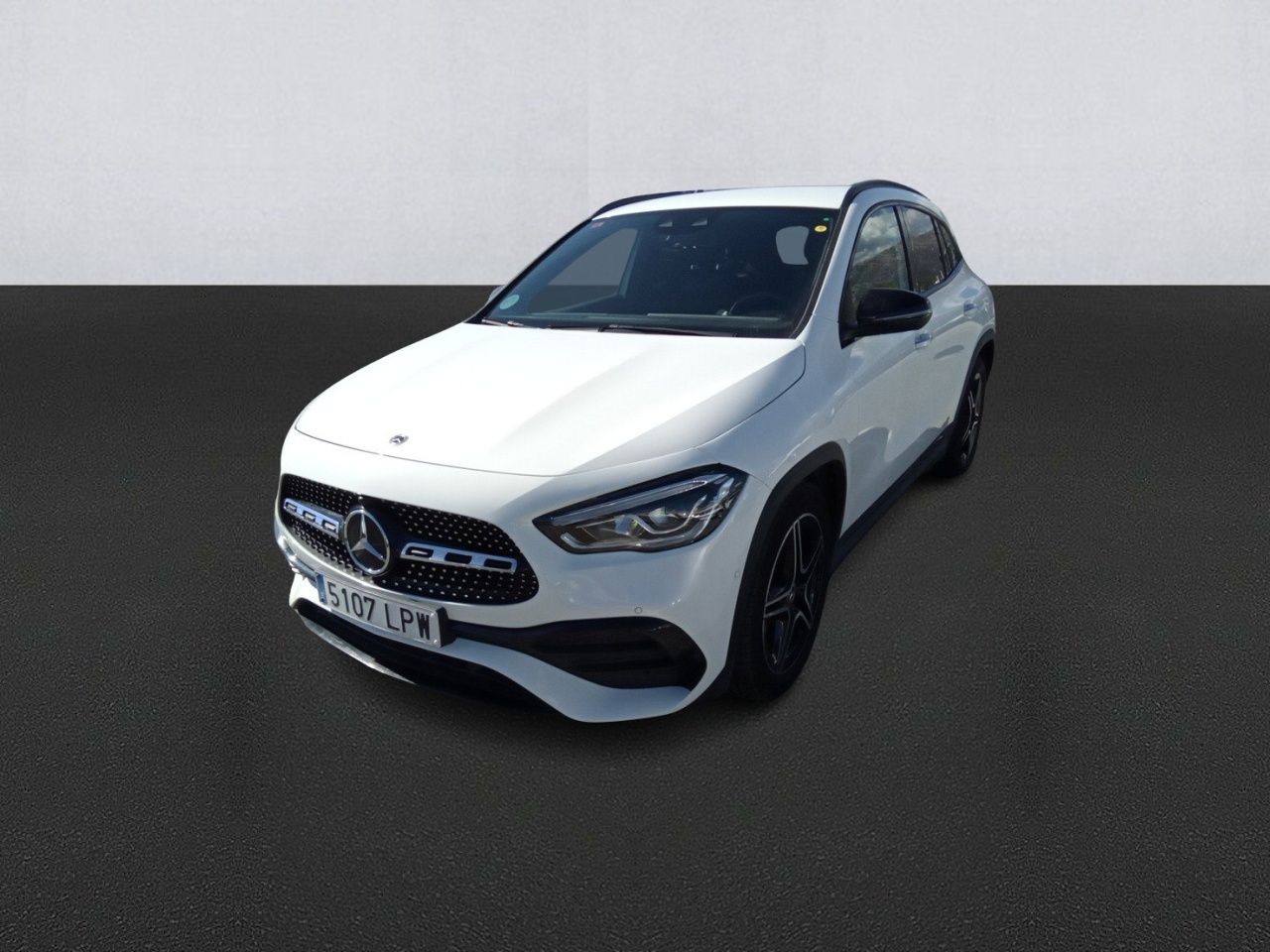 Renting MERCEDES GLA GLA 200 D