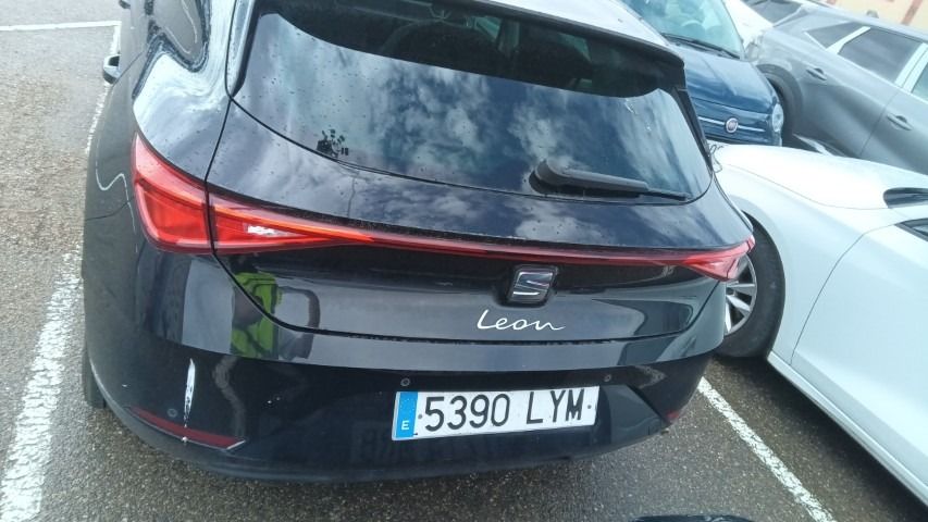 Seat León 5390 LYM, foto 5 de 8, foto real
