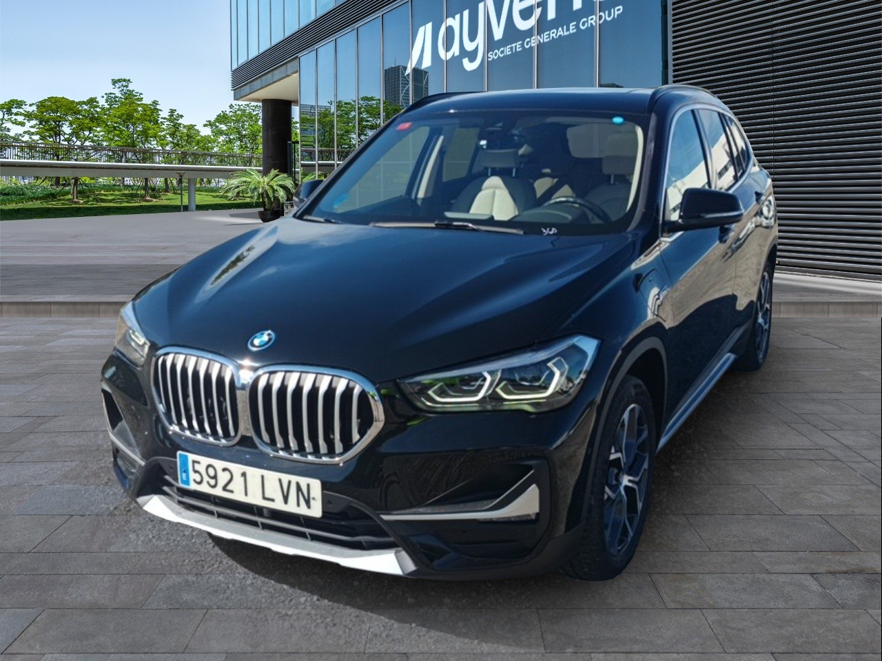 Renting BMW X1 xDrive25e