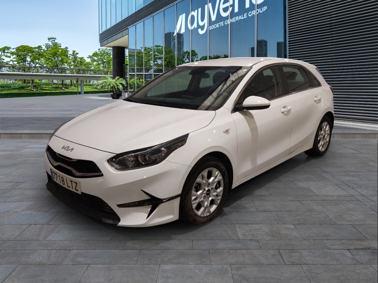 Renting KIA CEED 1.0 T-GDi 74kW (100CV) Drive