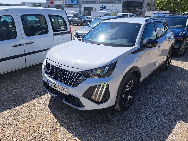 Renting PEUGEOT 2008 Allure Puretech 100 S&S 6 Vel. MAN
