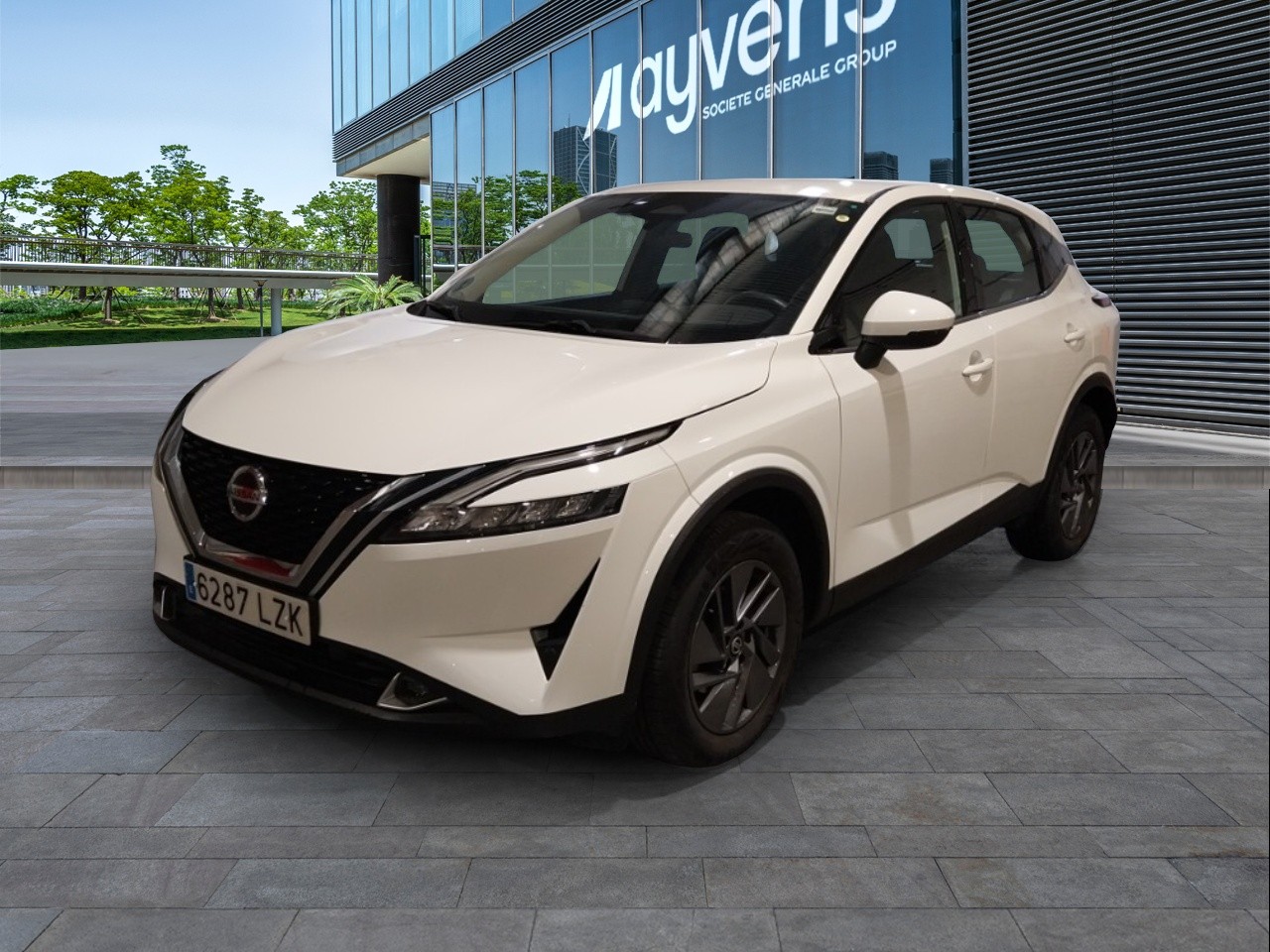 Renting NISSAN QASHQAI DIG-T 103kW (140CV) mHEV 4x2 Acenta