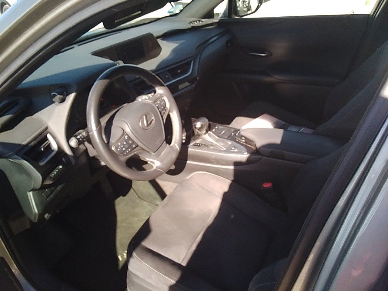 Lexus UX 0347 LZP, foto 7 de 8, foto real